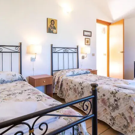 5 Bedroom Beautiful In *