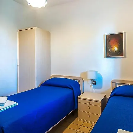 Holiday home 5 Bedroom Beautiful In Noto