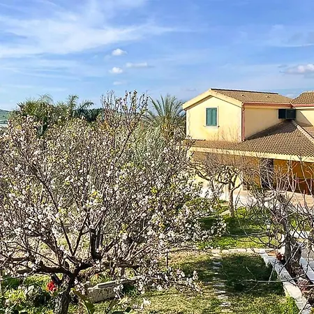 5 Bedroom Beautiful In Noto