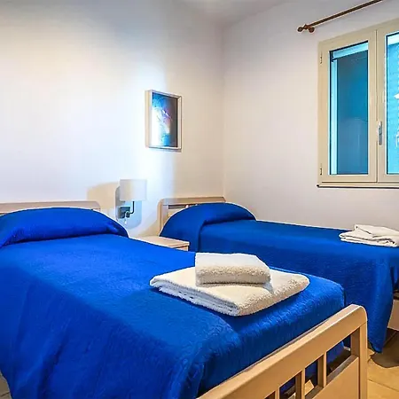 Holiday home 5 Bedroom Beautiful In Noto
