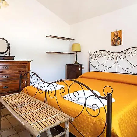 Holiday home 5 Bedroom Beautiful In Noto