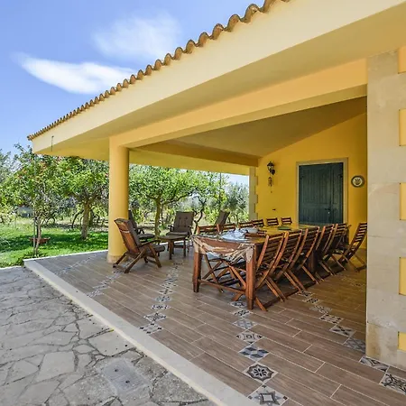 5 Bedroom Beautiful In Holiday home *