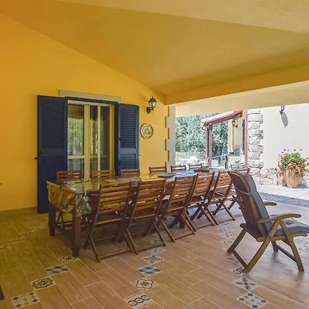 5 Bedroom Beautiful In Holiday home Noto