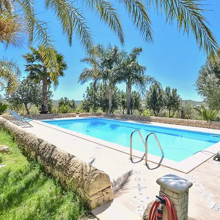 5 Bedroom Beautiful In