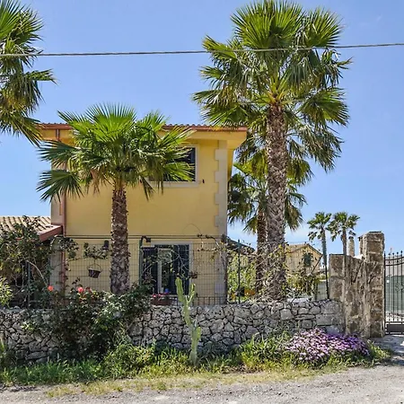 5 Bedroom Beautiful In Holiday home *