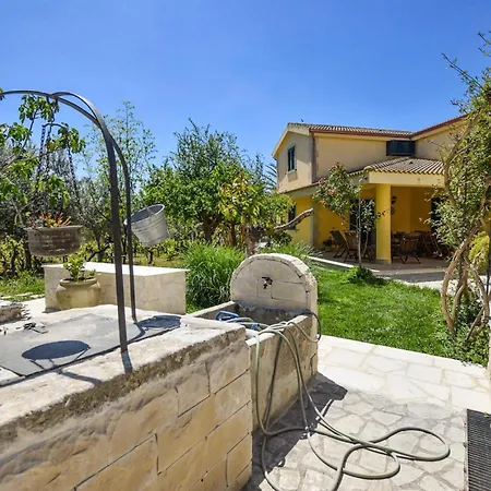 5 Bedroom Beautiful In Noto